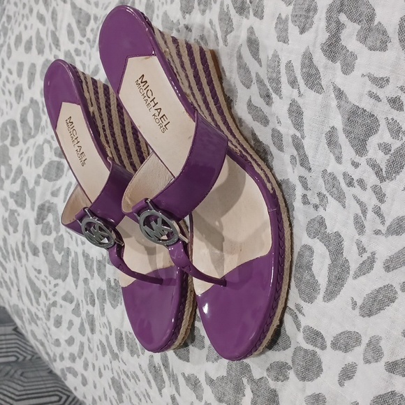 MICHAEL KORS 3 Inch Palm Beach Purple \u0026 Silver Patent Look Wedge Sandals  9.5 Sandals